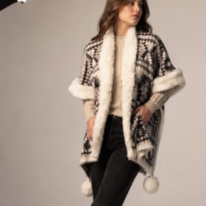 Poncho Pompom